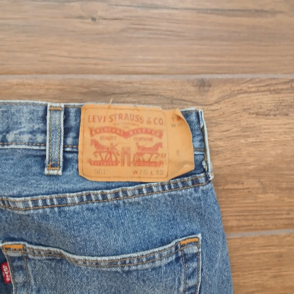 Levi's 501 Jeans Mens 38x32 (FITS 37x30) Blue Button Fly Straight Leg Cotton
